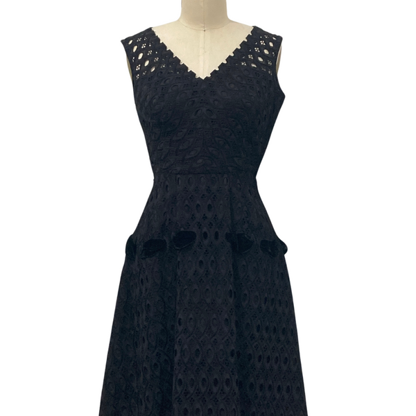 1950s BLACK VELVET BOW EYELET PARTY DRESS– Lo Que Fue Boutique